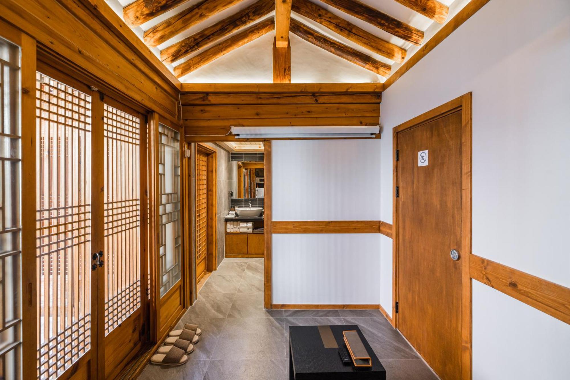Warm Nest Retreat Villa *